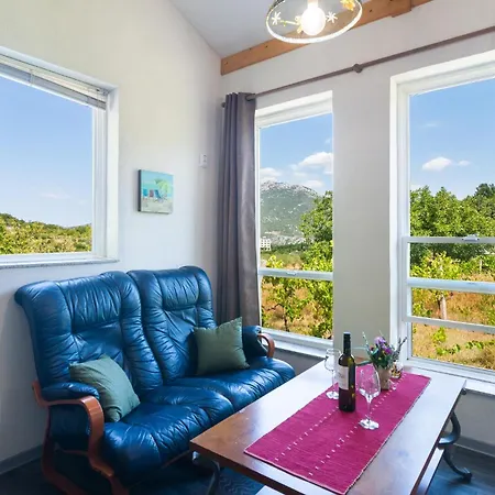 Gorgeous Home In Omis
