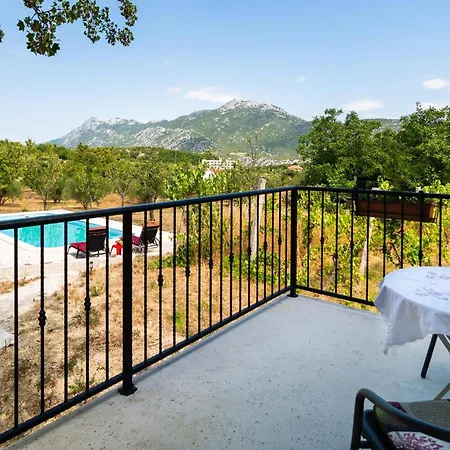Gorgeous Home In Omis