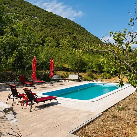 Gorgeous Home In Omis Omis